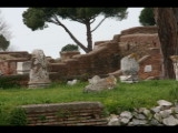 07006 ostia - regio i - forum - basilica (i,xi,5) - blick von suedosten - im hintergrund re caseggiato del larario.jpg